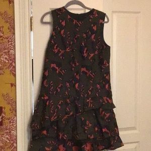 Banana republic sleeveless size 6 three tier ruffle bottom dress